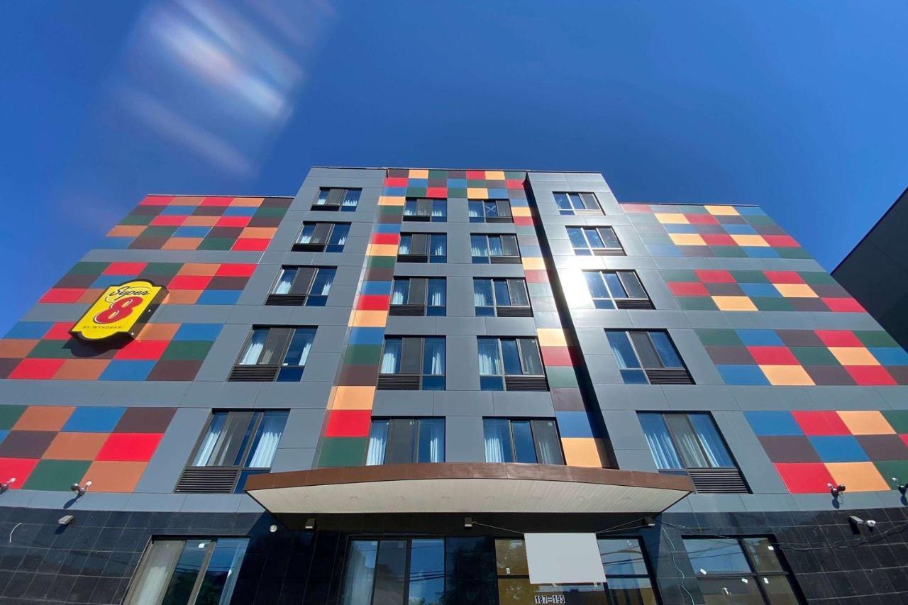 ホテル Super 8 By Wyndham Brooklyn Williamsburg ニューヨーク エクステリア 写真