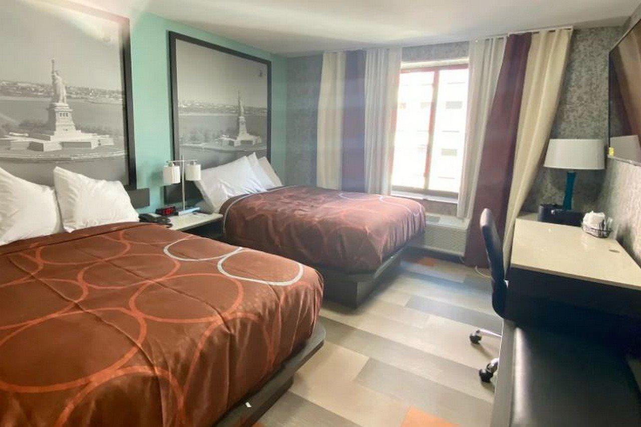 ホテル Super 8 By Wyndham Brooklyn Williamsburg ニューヨーク エクステリア 写真