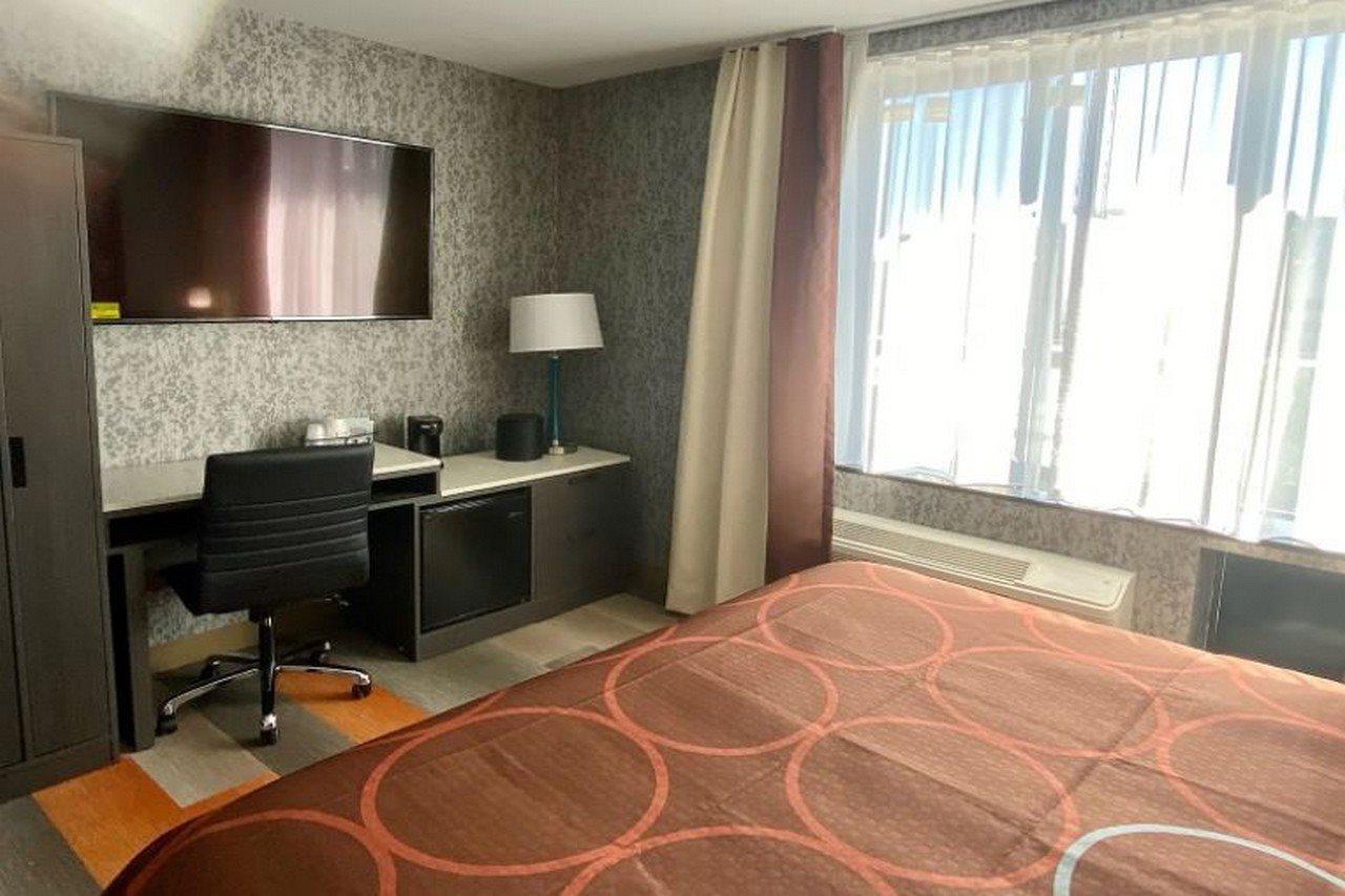 ホテル Super 8 By Wyndham Brooklyn Williamsburg ニューヨーク エクステリア 写真