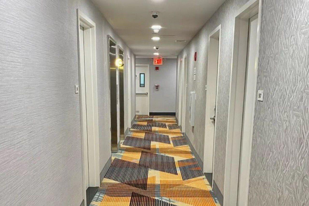 ホテル Super 8 By Wyndham Brooklyn Williamsburg ニューヨーク エクステリア 写真
