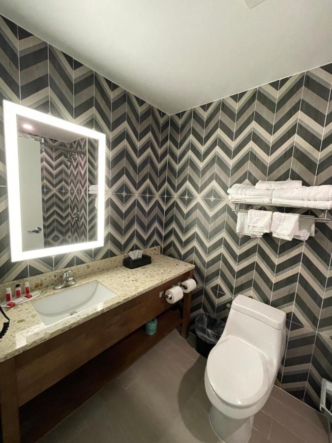 ホテル Super 8 By Wyndham Brooklyn Williamsburg ニューヨーク エクステリア 写真
