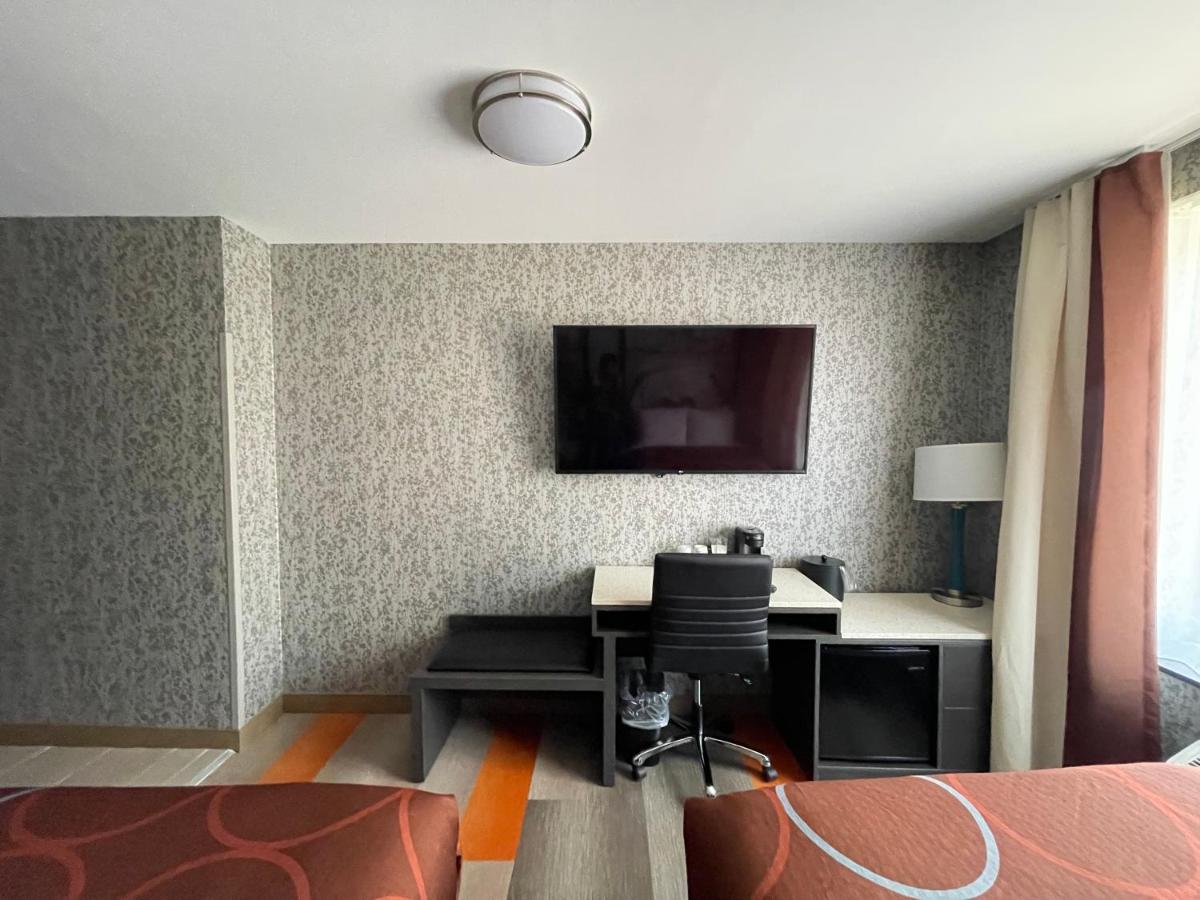 ホテル Super 8 By Wyndham Brooklyn Williamsburg ニューヨーク エクステリア 写真