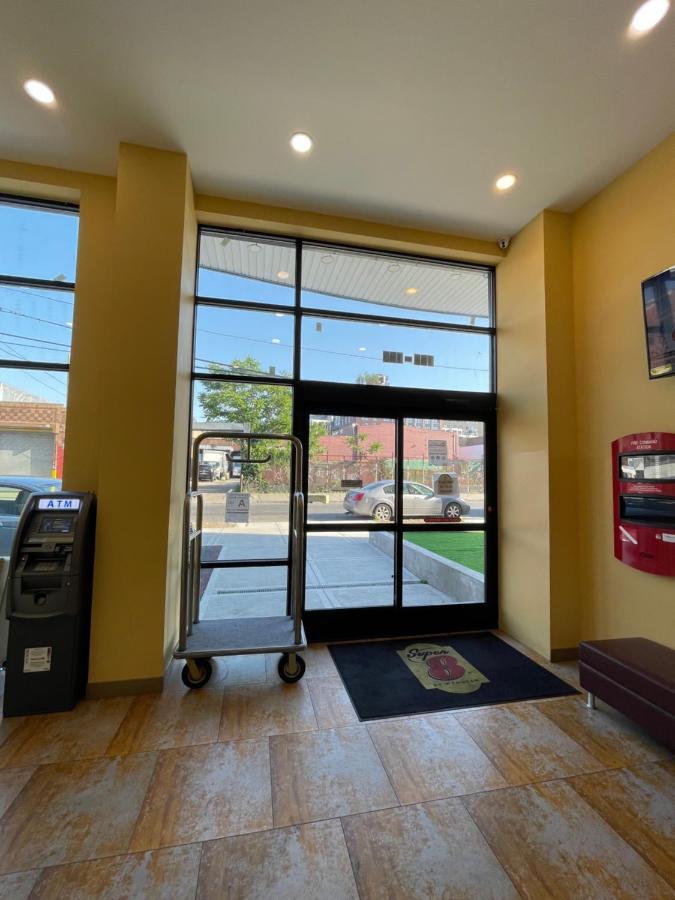ホテル Super 8 By Wyndham Brooklyn Williamsburg ニューヨーク エクステリア 写真