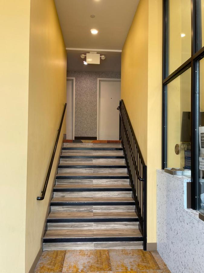 ホテル Super 8 By Wyndham Brooklyn Williamsburg ニューヨーク エクステリア 写真